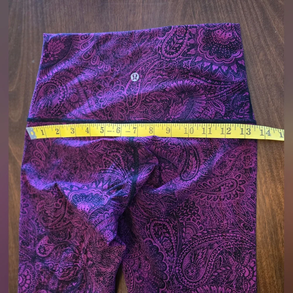 Lululemon Wunder Under Crop Antique Paisley Fuschia/Black paisley‎ leggings, 6